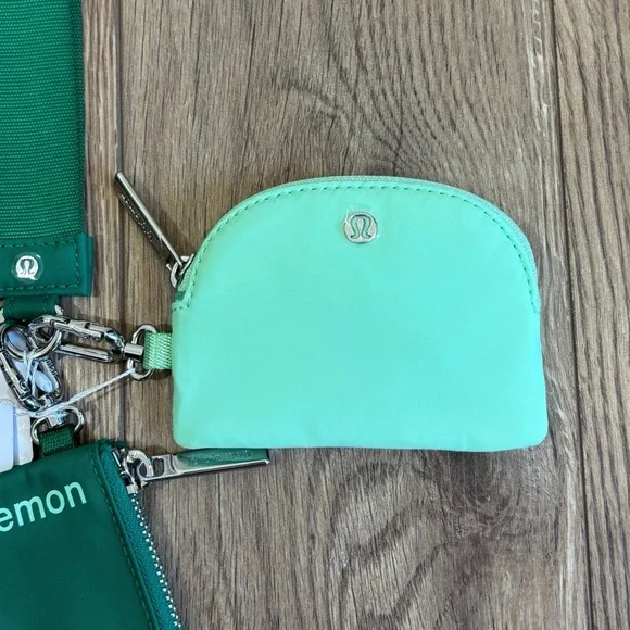 NWT Lululemon Dual Pouch Wristlet In Raceway Green/Citra Lime - Picture 3 of 7
